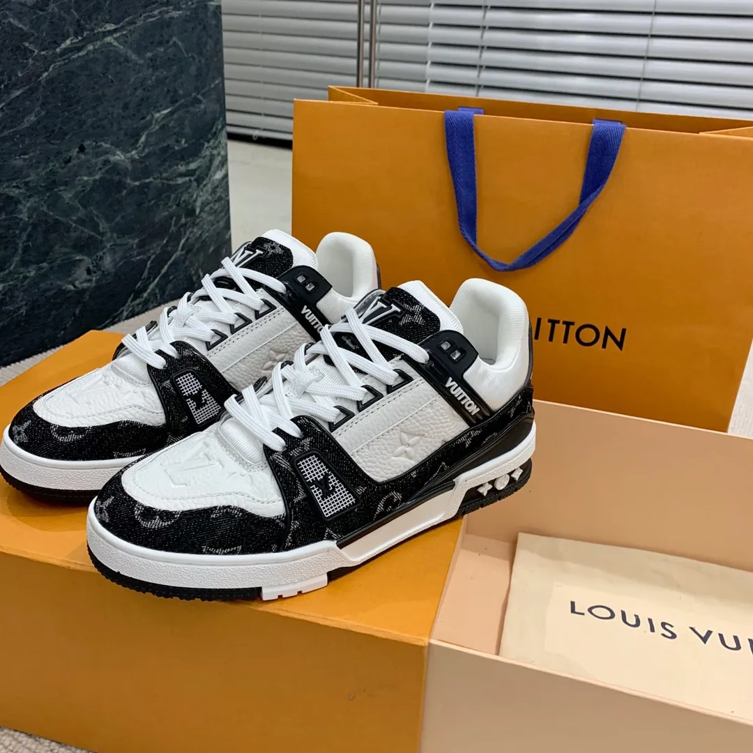 👟👟Ex-factory price 840👟👟 Women's Shoes Factory Purchasing Level ✈️ LV Trainer Latest Series of Couple's Sports Shoes Super Handsome Denim New Style, Very Good-looking ~ A must-have item for fashionistas Top-notch embossed grained calf leather on the upper Original molded T👟👟Ex-factory price U outsole, same texture as the original version Please look for our quality Please pay attention to distinguish the currency materials on the market Men's size: 39-45 Women's size: 35-40 ⚠️Full set of packaging (exclusive z👟👟factory price level anti-theft buckle cannot be sold once disassembled)